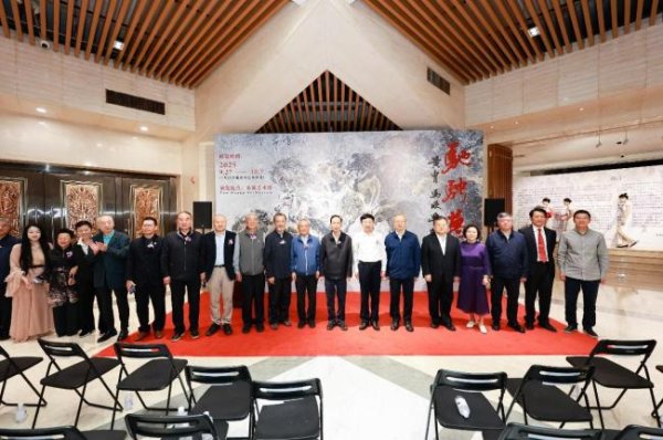 祥盛期权 “驰骋万里——黄胄马欣乐师生画展”在炎黄艺术馆盛大开幕